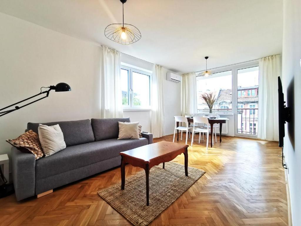 Wroc'Love Haukego Bosaka Check-In 24H Wrocław Eksteriør billede
